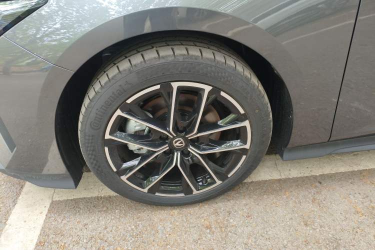 Used CHANGAN UNI-V iDD 2024 Blue Whale Smart Electric iDD 136km ZhiKu Model Left Front Wheel Hub