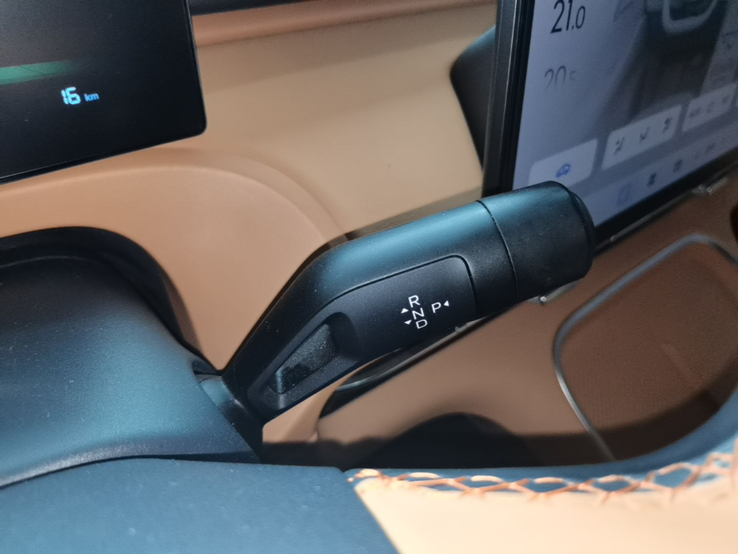 Geely Galaxy Xingjian 7 EM-i 2025 120km Launch+ Version — снимка 16