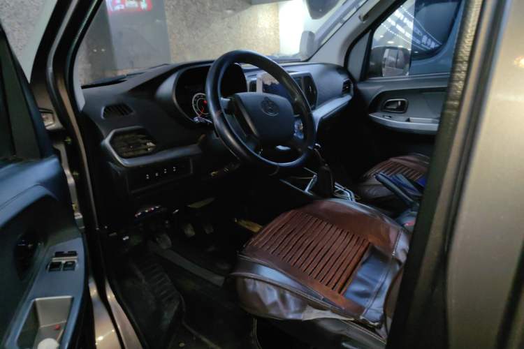 Used CHANGAN KAICHENG Ruixing M60 2023 1.6L CNG Comfort-Grade 6-Seater Passenger Vehicle Driver Seat