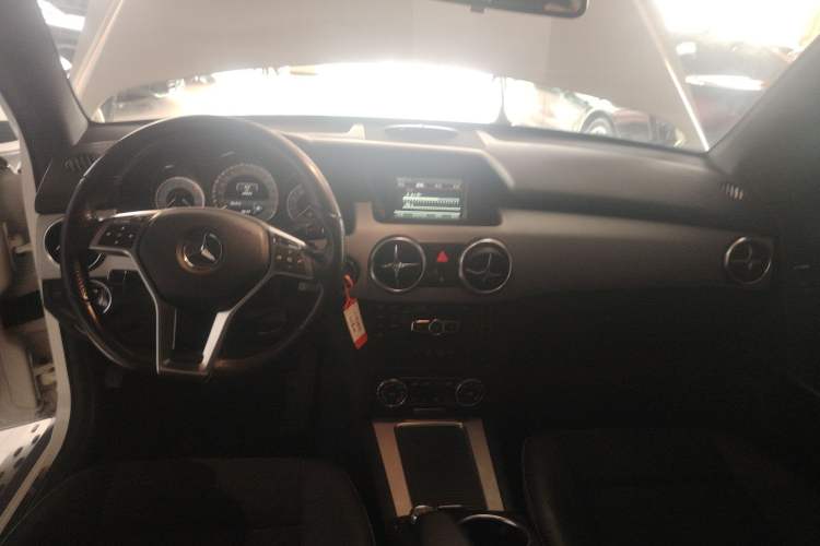 Used Mercedes-Benz GLK-Class 2015 GLK 260 4MATIC Dynamic Edition Ultimate Version
