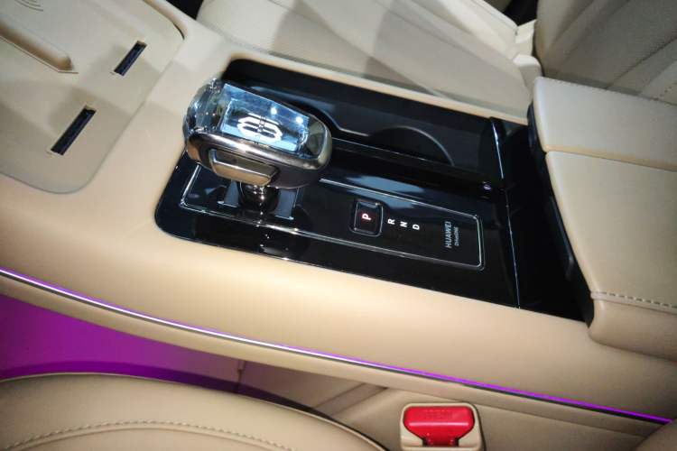 Used Hima AITO M7 2024 1.5T Intelligent Driving Rear-Drive Pro Version 5 Seats Gear Lever