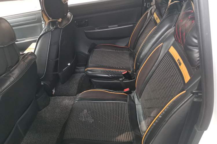 Used Dongfeng Fengon 330 2014 1.5L Manual Standard Edition DK15-02
