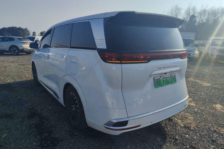 Used Denza D9 2022 DM-i 970 Four-Wheel Drive Prestige Model
