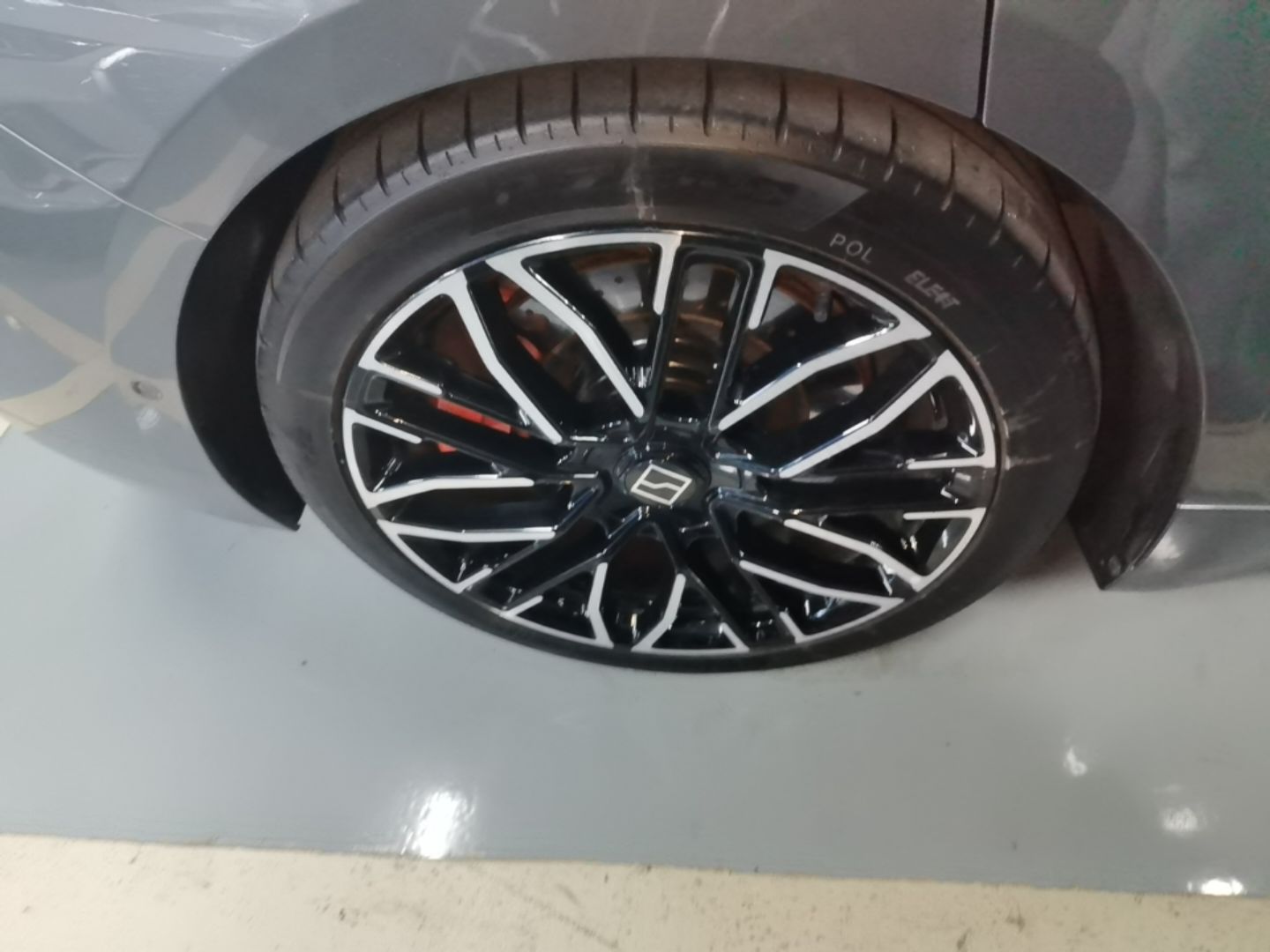 Zeekr 001 2025 YOU Edition 100 kWh All-Wheel Drive — снимка 11