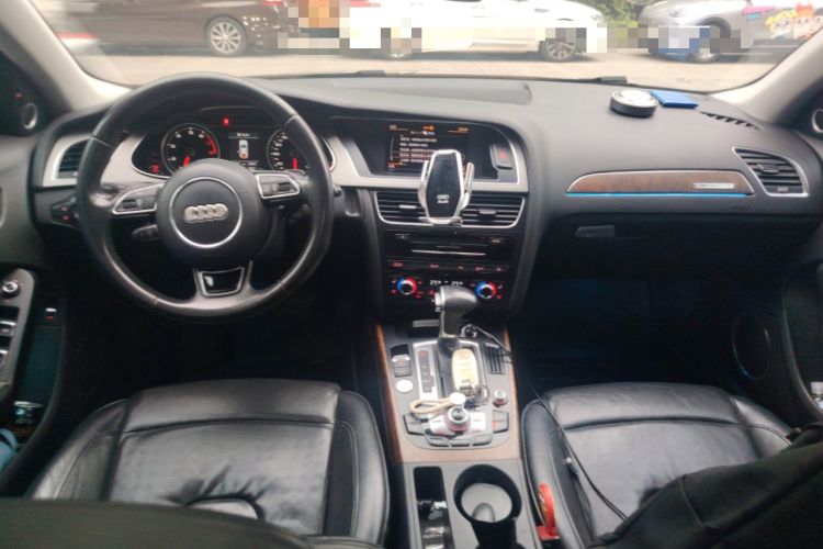 Used Audi A4L 2013 50 TFSI quattro flagship model
