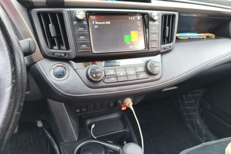 Used Toyota RAV4 2019 2.0L CVT Two-Wheel Drive Fashion X Limited Edition China V Standard
