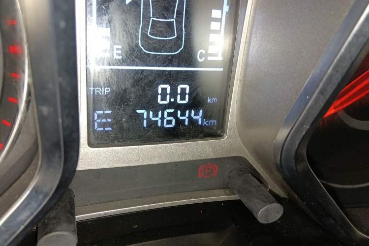 Used Zotye Domy X5 2017 Upgraded Model 1.5T CVT ZhiXian Edition Odometer Close Up