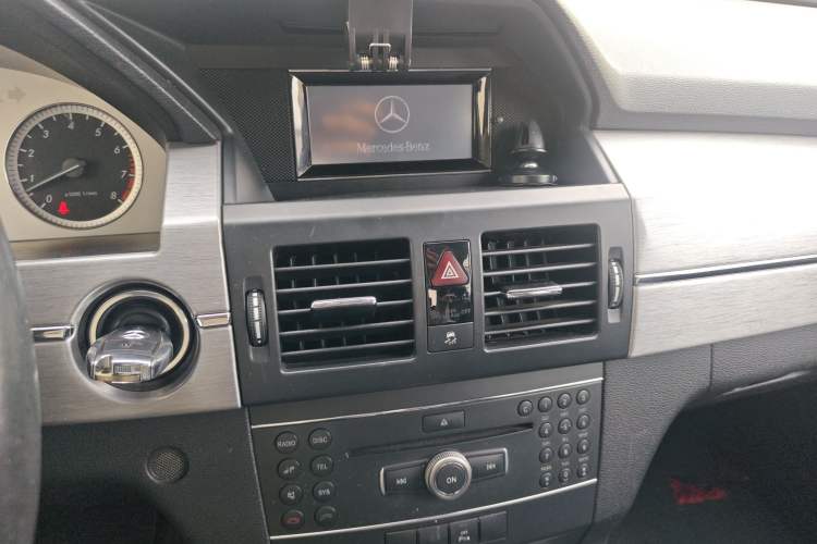 Used Mercedes-Benz GLK-Class 2011 GLK 300 4MATIC Dynamic Model Audio And AC Panel