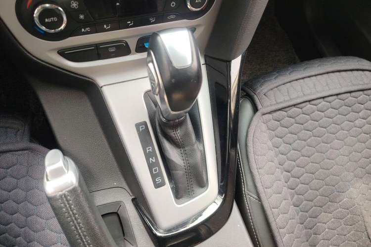 Used Ford Focus 2012 Hatchback 2.0L Automatic Luxury Sport Model
