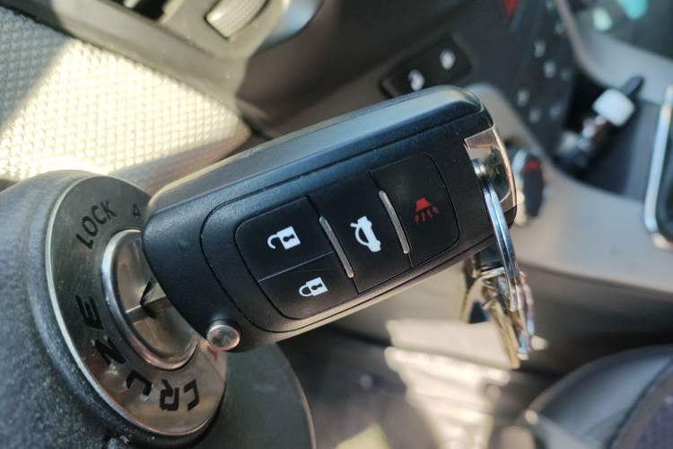 Used Chevrolet Cruze 2011 1.6L SE MT Transformers Edition Vehicle Key