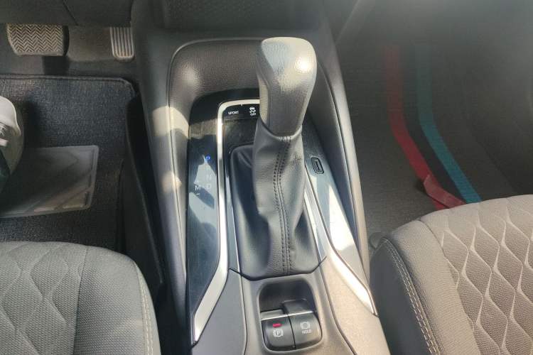 Used Toyota Allion 2022 2.0L Elite Edition Gear Lever