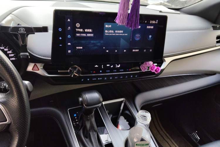 Used Toyota Granvia 2022 2.5L Hybrid Prestige Edition Audio And AC Panel