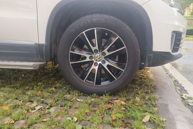 Used Volkswagen Tiguan 2013 1.8TSI Automatic Two-Wheel Drive Luxury Model Right Front Wheel Hub