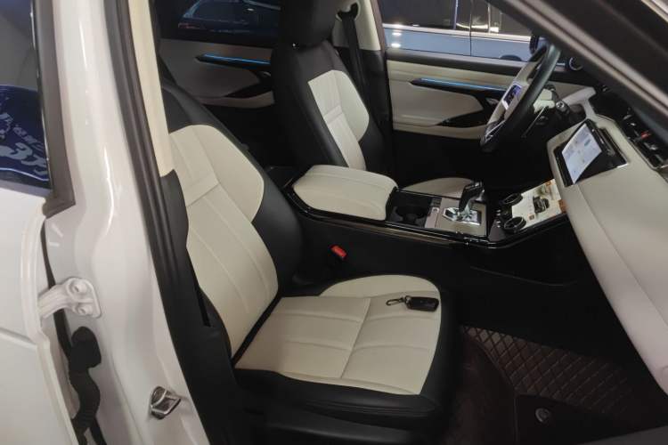 Used Land Rover Range Evoque New Energy 2021 Aurora L P300e Luxury Edition Right Front Seat