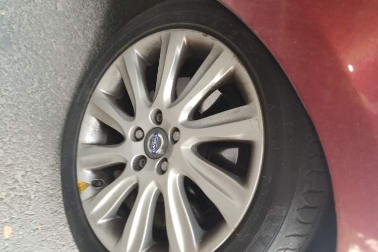 Used Volvo V40 2014 2.0T Zhiya Edition Right Front Wheel Hub