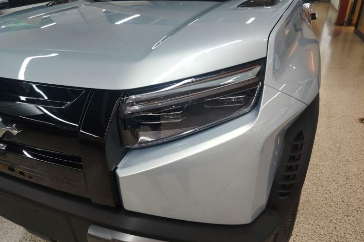 Used Formula Leopard Titanium 3 2025 501KM All-Wheel Drive Intelligent Driving Ultra Version Left Front Headlight