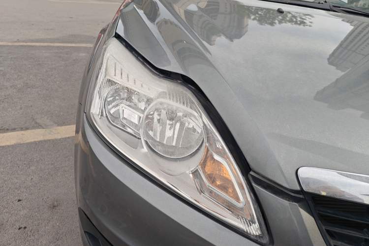 Used Ford Focus 2011 Sedan 1.8L Manual Classic Model Right Front Headlight