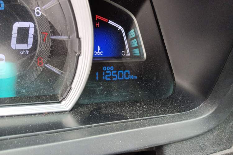 Used Luxgen U6 SUV 2015 1.8T ZhiZun Model Odometer Close Up