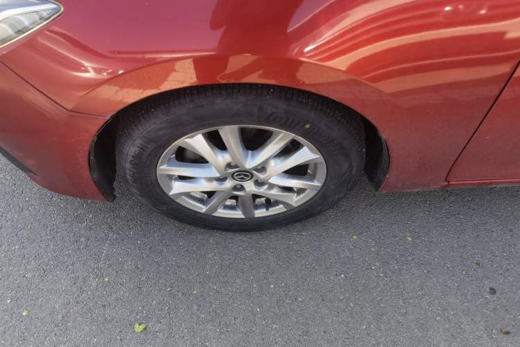 Used Mazda 3 Axela 2016 Sedan 1.5L Automatic Luxury Model Exterior 4