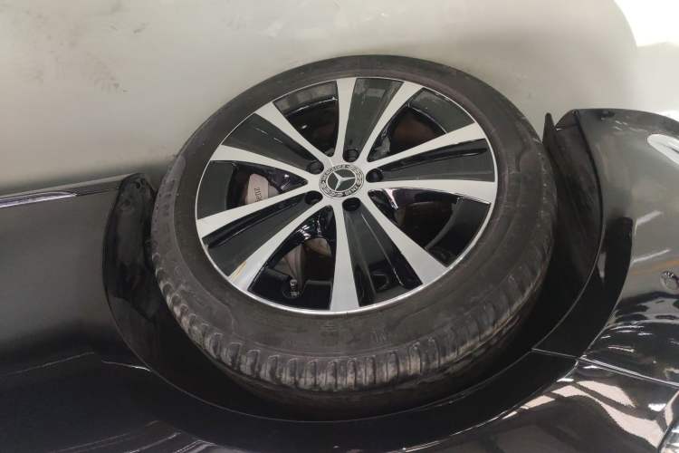 Used Mercedes-Benz E-Class New Energy 2022 Restyled E 350 e L Plug-in Hybrid Sports Sedan Exterior 4