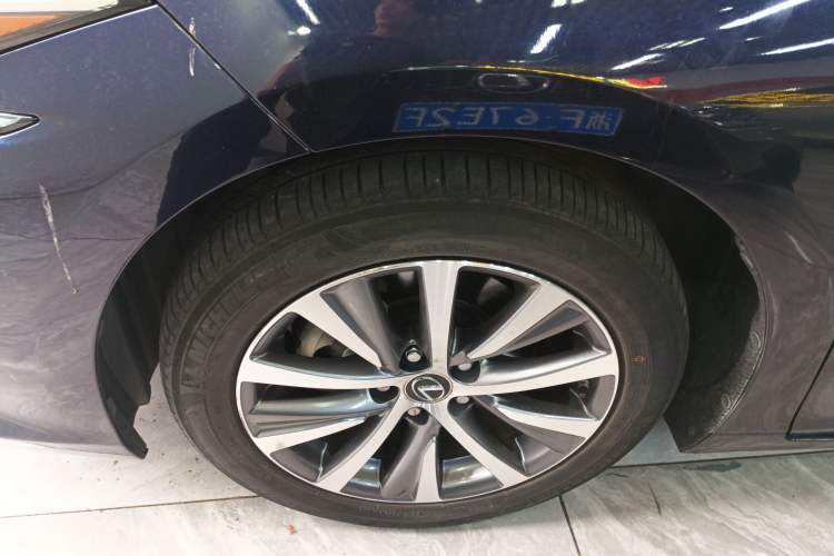 Used Lexus ES 2018 300h Premier Edition China V Standard Left Front Wheel Hub