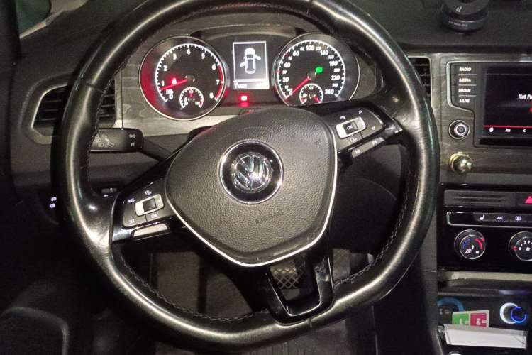 Used Volkswagen Golf Sportsvan 2016 280TSI Automatic Luxury Model Steering Wheel