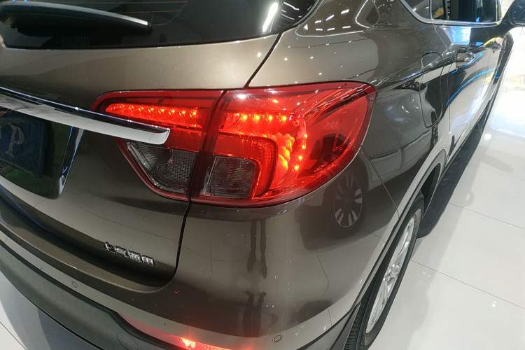 Used Buick Envision 2017 20T Two-Wheel Drive Elite Version Right Rear Taillight