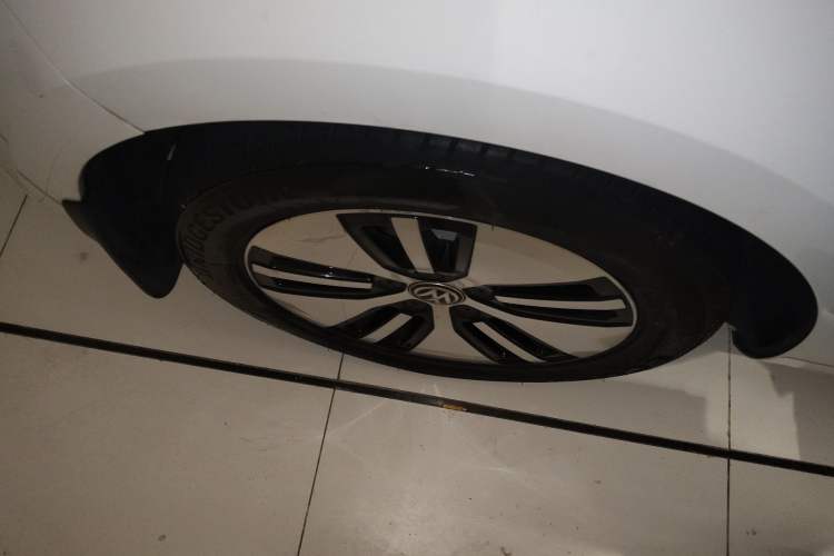 Used Volkswagen Golf Pure Electric 2020 Chari Exterior 5