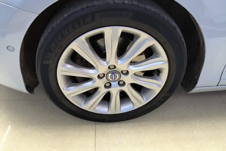 Used Volvo V40 2014 2.0T Zhiya Edition
