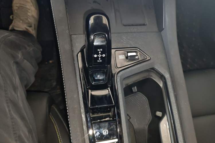 Used Lynk & Co 03 2026 Model 1.5TD DCT Halo Gear Lever