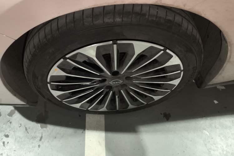 Used Nissan N7 2025 625 Max Left Front Wheel Hub