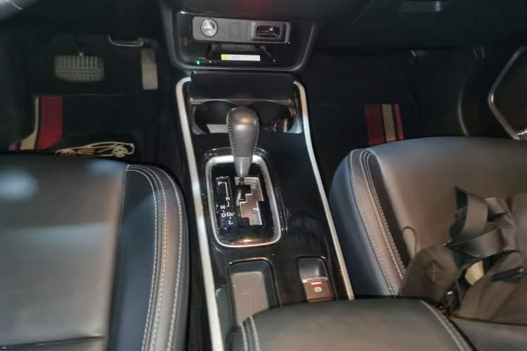 Used Mitsubishi Outlander 2019 2.0L Two-Wheel Drive Comfort Edition 5 Seats China VI Standard

