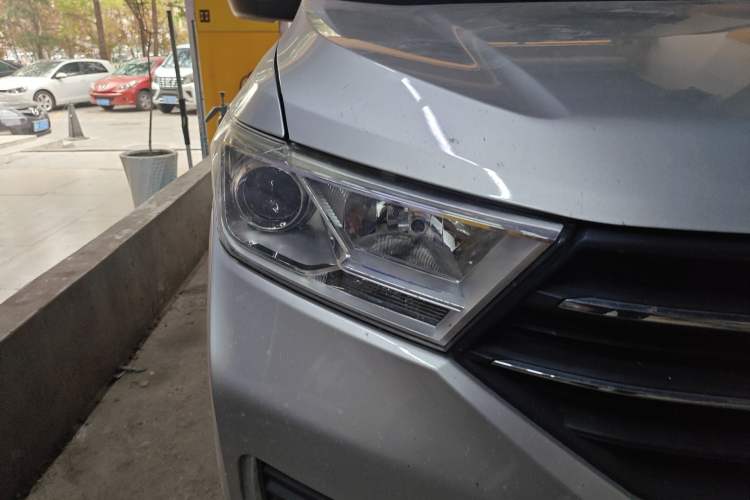 Used Wuling Hongguang 2018 1.5L S Standard Version L2B Right Front Headlight