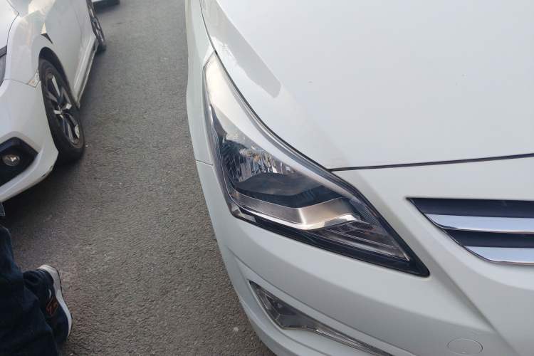 Used Hyundai Verna (older generation) 2014 1.4L Manual Smart GLS Trim
