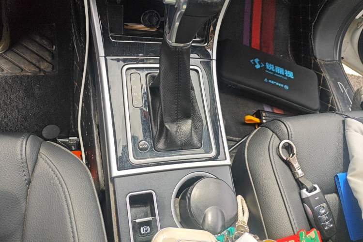 Used Haval H2 2016 Red-Label 1.5T Automatic Two-Wheel Drive Luxury Model Gear Lever