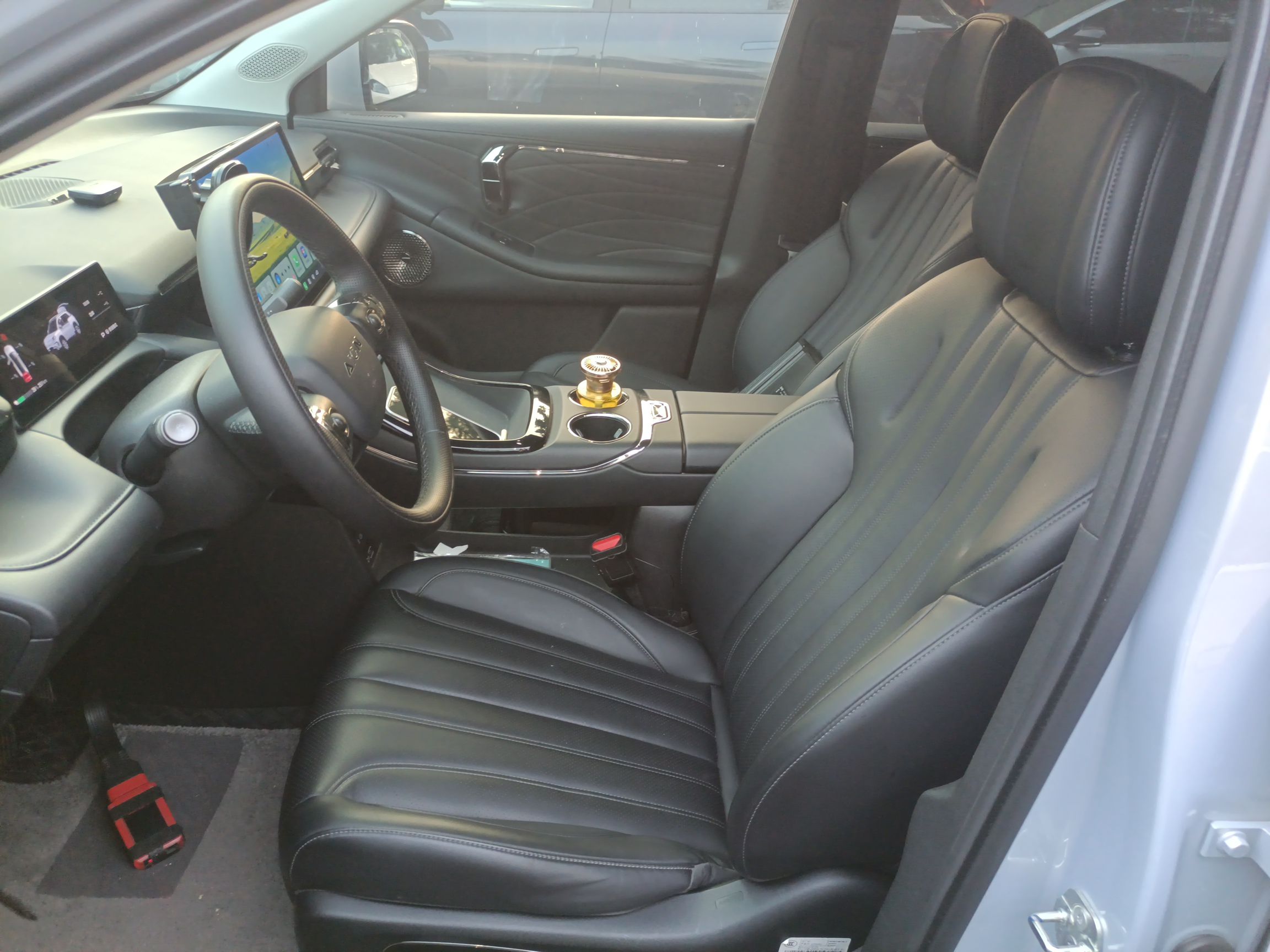 Переднее сиденье в автомобиле