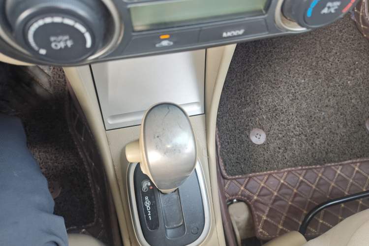 Used Nissan Sylphy 2012 Classic 1.6XE Automatic Comfort Edition Gear Lever