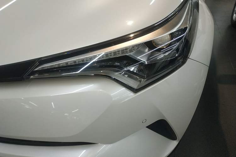 Used Toyota C-HR 2018 2.0L Luxury Edition China V Standard Left Front Headlight
