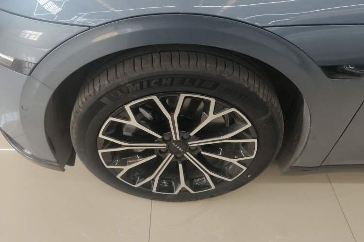 Used Zeekr 007 2024 Rear-Drive Enhanced Version 75 kWh Left Front Wheel Hub