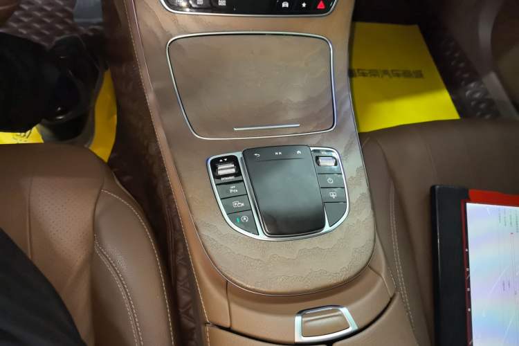 Used Mercedes-Benz E-Class 2021 Restyled E 300 L Luxury Edition Gear Lever