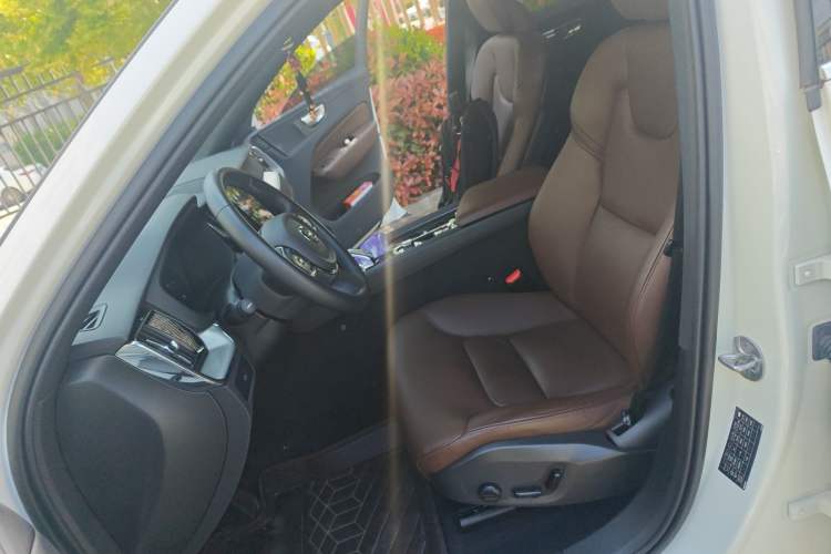 Used Volvo XC60 2023 B5 4x4 Smart Luxury Edition