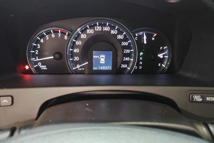 Used Toyota Crown 2010 2.5L Royal Leather Sunroof Edition Odometer Close Up