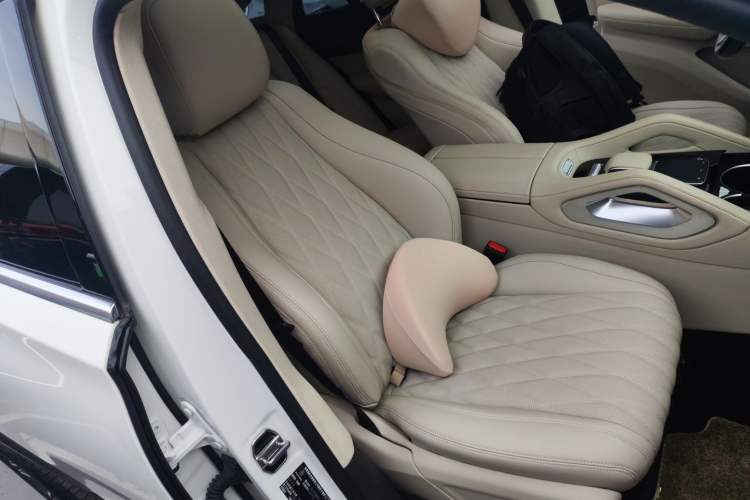 Used Mercedes-Benz GLE 2022 Refreshed GLE 350 4MATIC Coupe SUV Luxury Edition Right Front Seat