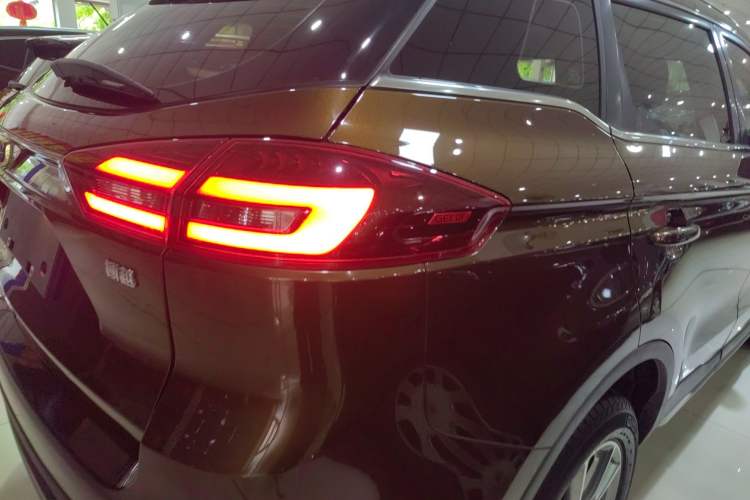 Used Geely Auto Emgrand X7 Sport 2018 1.8TD Automatic Two-Wheel Drive Smart Connect 4G Internet Edition Exterior 3