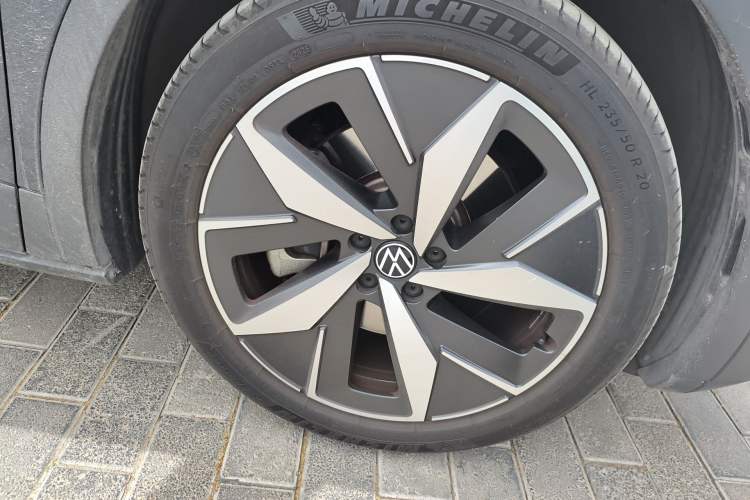 Used Volkswagen ID.4 CROZZ 2021 Long-Range Lite PRO Two-Wheel Drive Version Right Front Wheel Hub