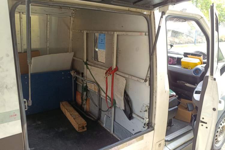 Used New Gonow Aoteng 2022 Pure Electric Van 41.93 kWh Hengtian Guoxuan Left Rear Seat