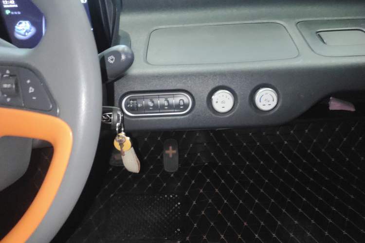 Used Baojun E100 2019 250KM Smart Drive Edition Audio And AC Panel