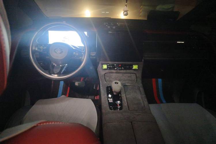 Used GAC Trumpchi M8 2024 Zongshi Series 400T Ultimate Edition Center Console