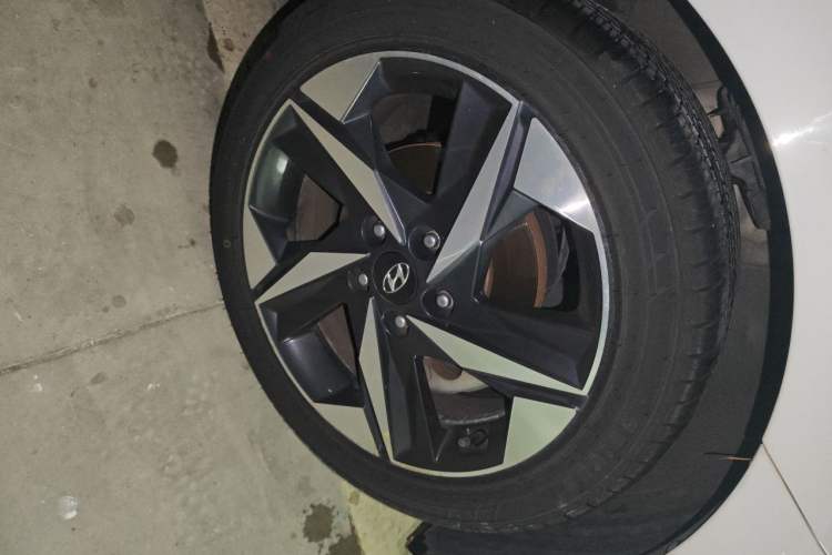 Used Hyundai Elantra 2021 1.5L CVT LUX Prestige Edition Right Front Wheel Hub