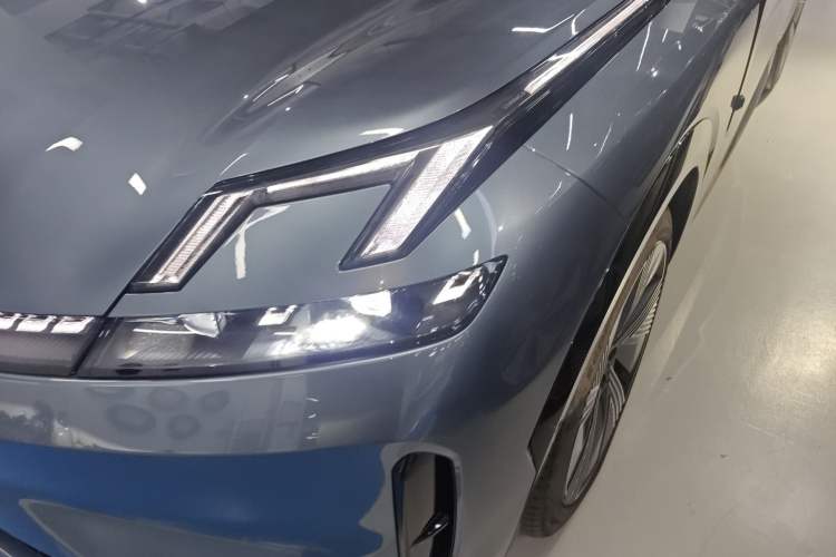 Used Lynk & Co 08 EM-P 2025 220 km All-Wheel-Drive Performance Halo